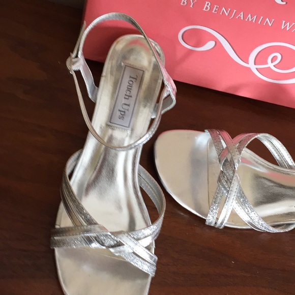 Sandals - Picture 2 of 3